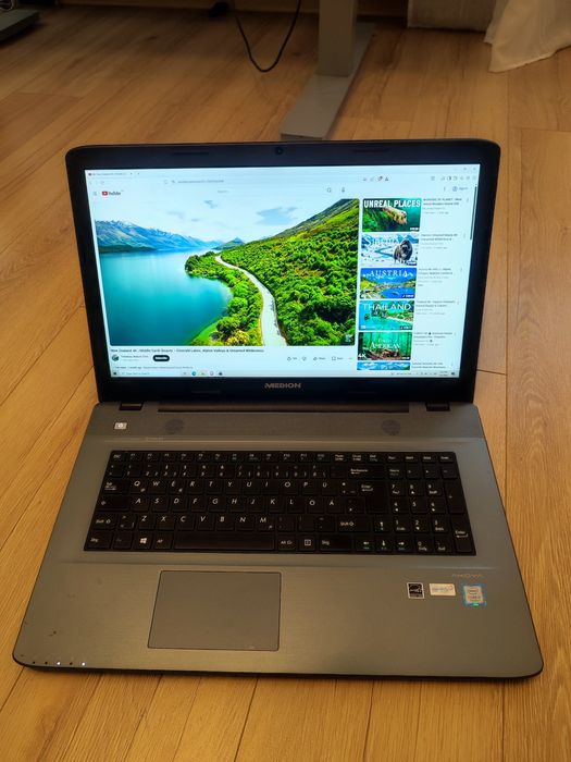Laptop Medion Akoya i3-7167U Full HD SSD+HDD 8g Ram  17.3 " P7402 Window 10.Mentenanță PC
