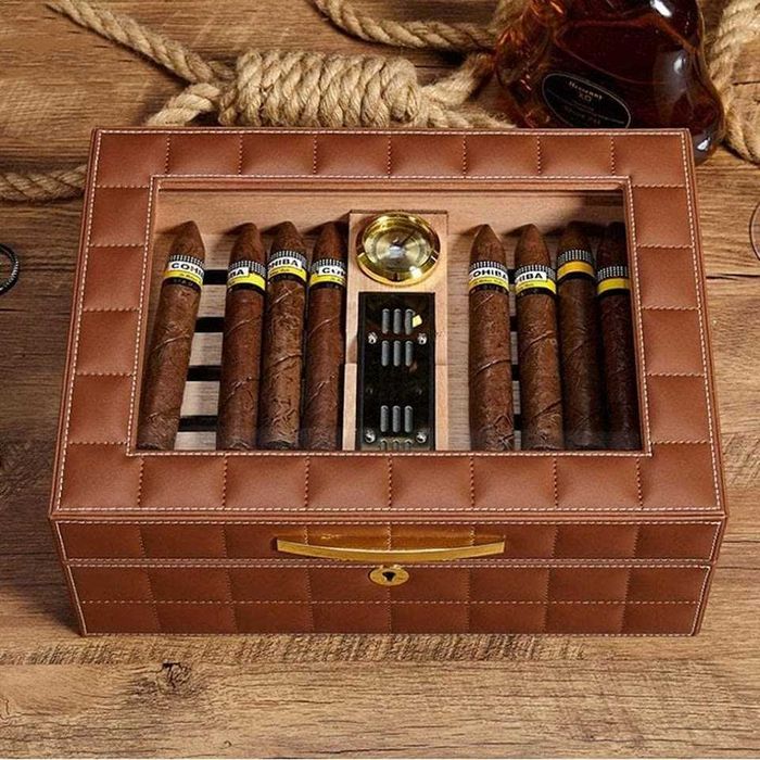 Хумидор, Кедър и кожа, Lubinski, 30-50 пури, Хидрометър и овлажнител