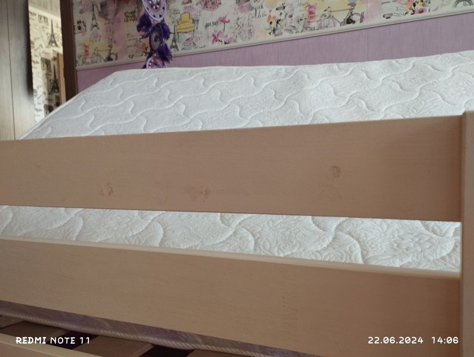 Срочно Продам детскую кровать и матрас.