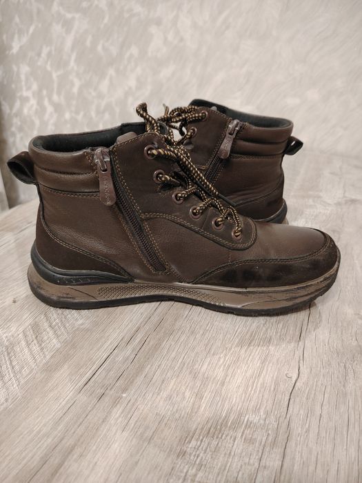 Продам ботинки для мальчика. (38 размер)