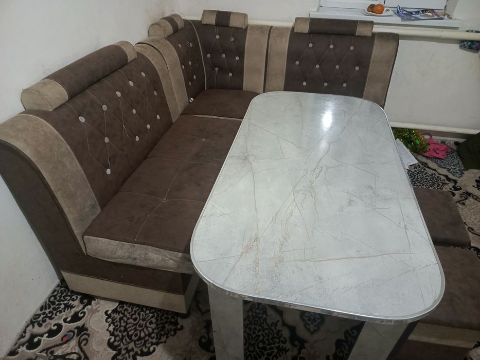 Уголок сатылады келисимли