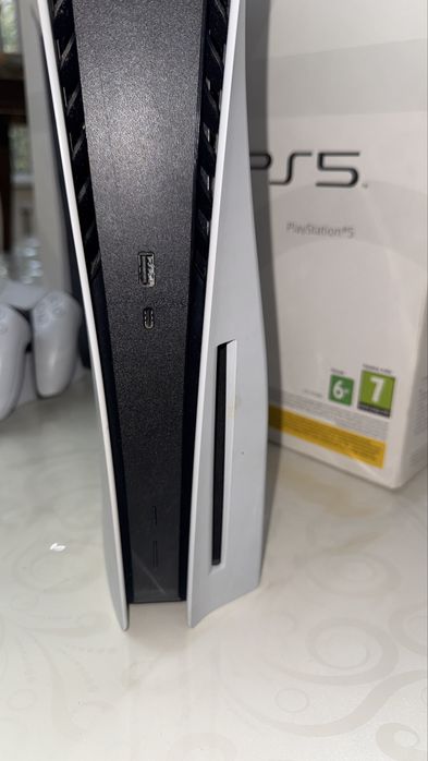 PlayStation 5 825GB + 2 джойстика + игры