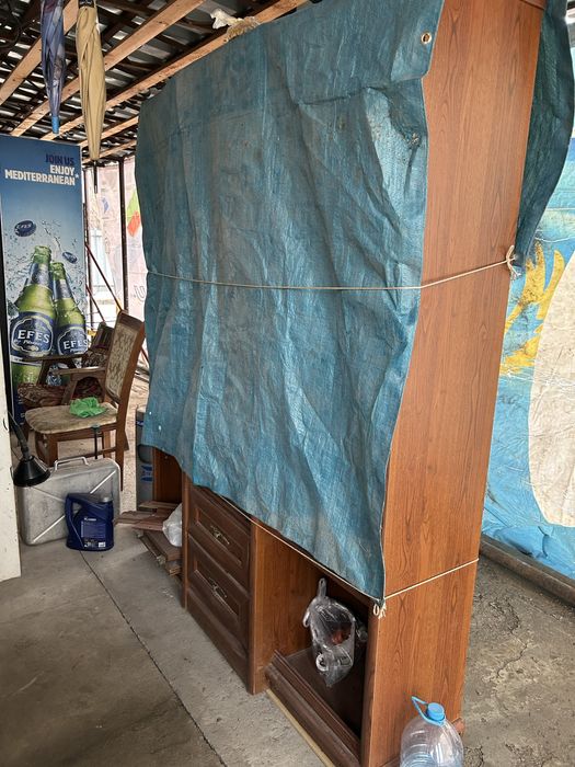 продаю сервант  .