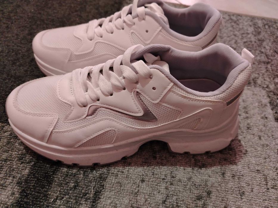 Дамски бели маратонки