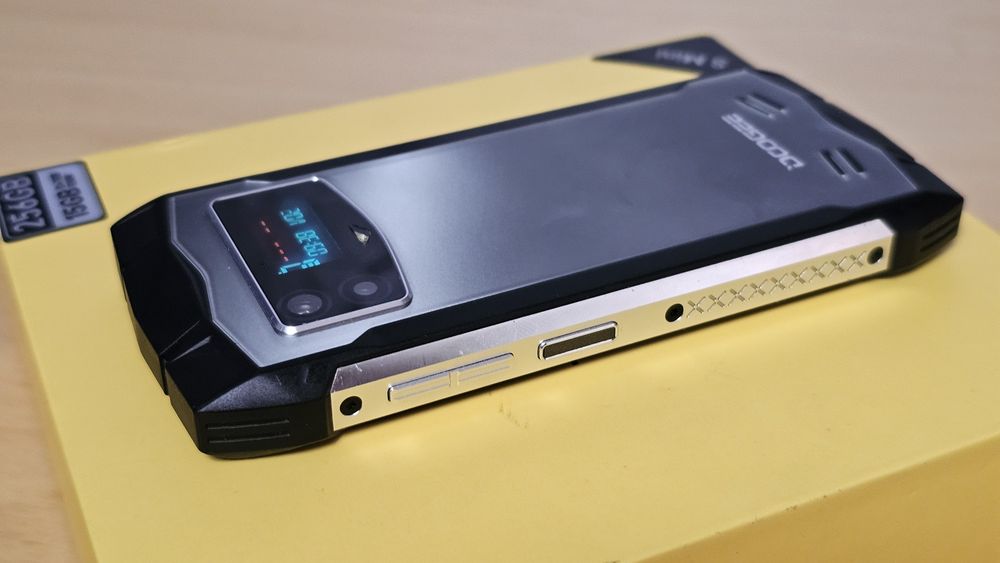 Уникален телефон DOOGEE S Mini