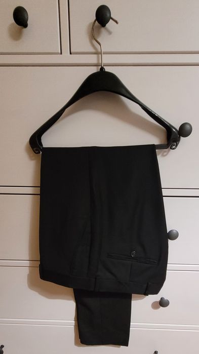 Costum negru de ocazie