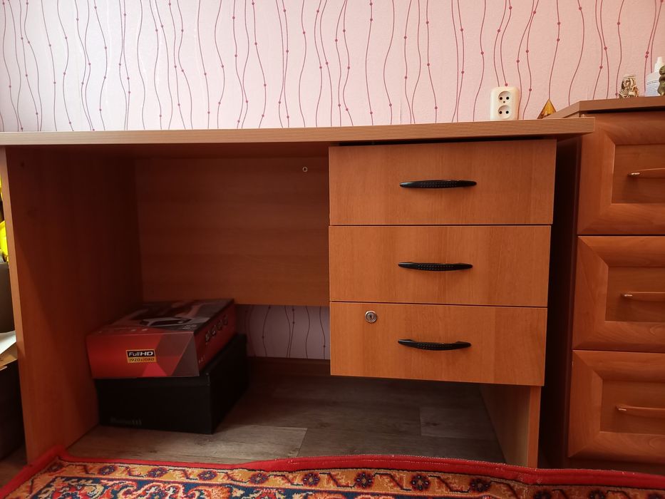 Комод для одежды + письменный стол