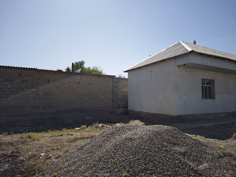 Жер үй сатылады.