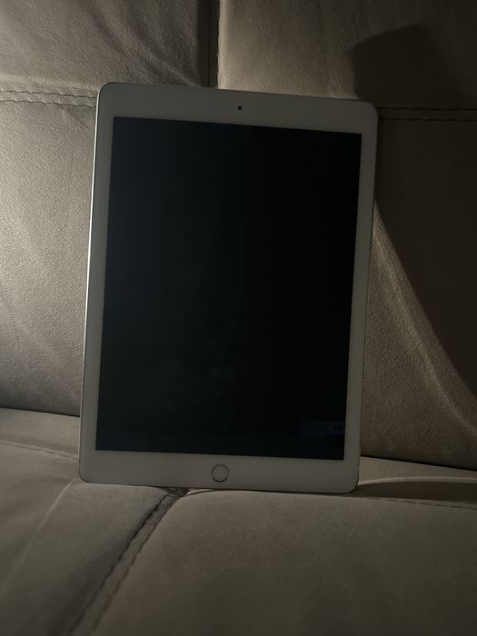 IPAD Air 1 в нормальном состоянии