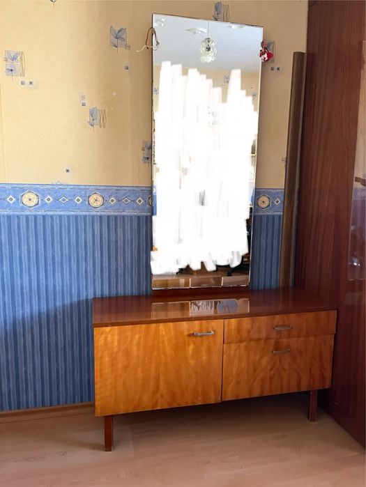 Ретро тоалетка с огледало