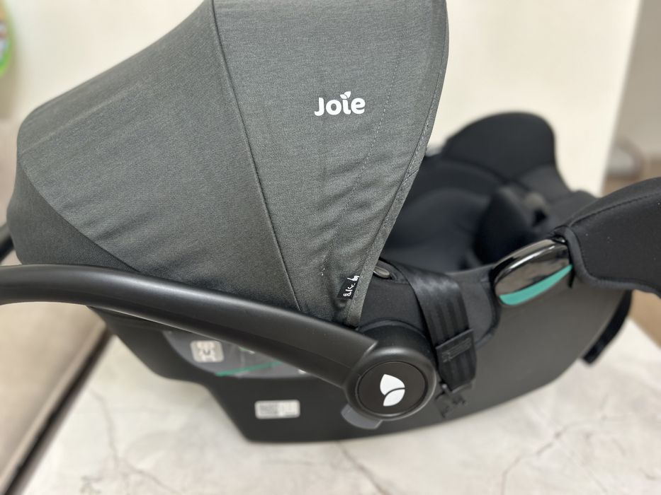 Продам автолюльку Joie