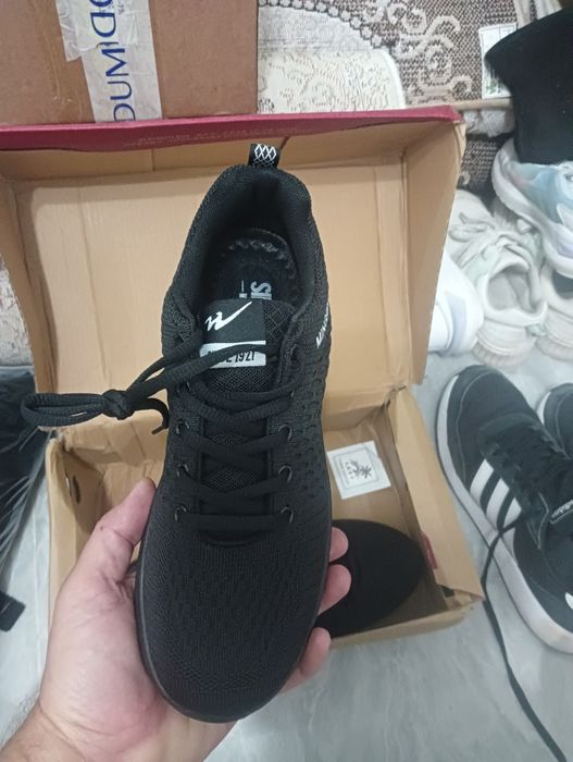 Продам летние кроссовки