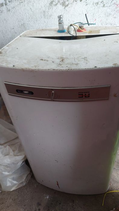 Vând boiler electric 100l