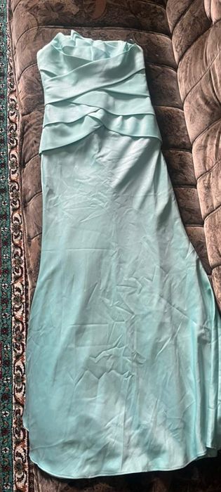 Платье б/у, лёгкие, красивые