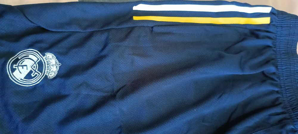 Продавам оригинален летен комплект Adidas Реал Мадрид