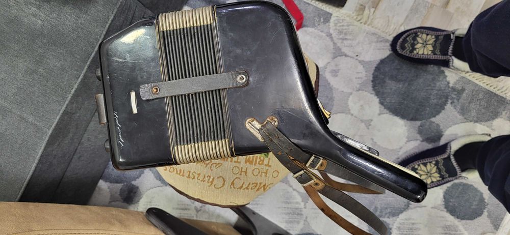Акордеон WELTMEISTER 40 баса с куфар