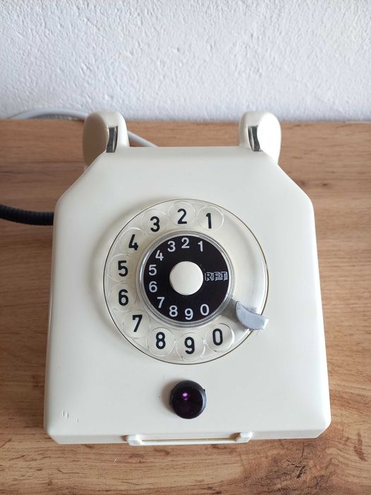 Стилна нощна лампа от ретро телефон