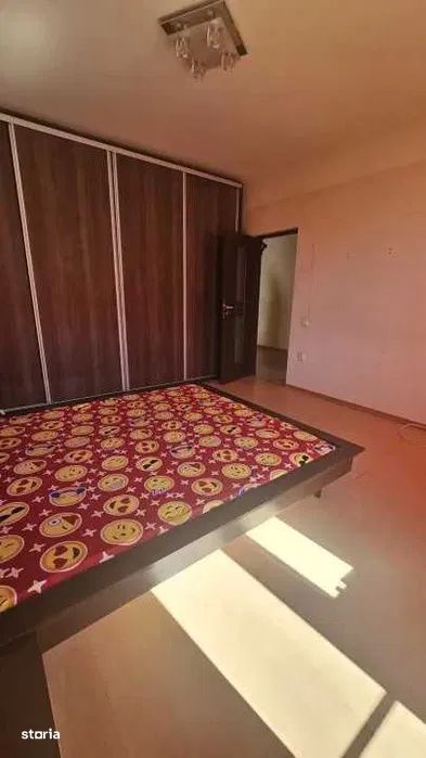 Apartament spatios, 58 mp, balcon, zona Eroilor