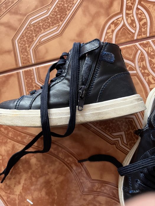 Ghete Tommy Hilfiger am măsurat cu ruleta in interior și au 16,5 cm