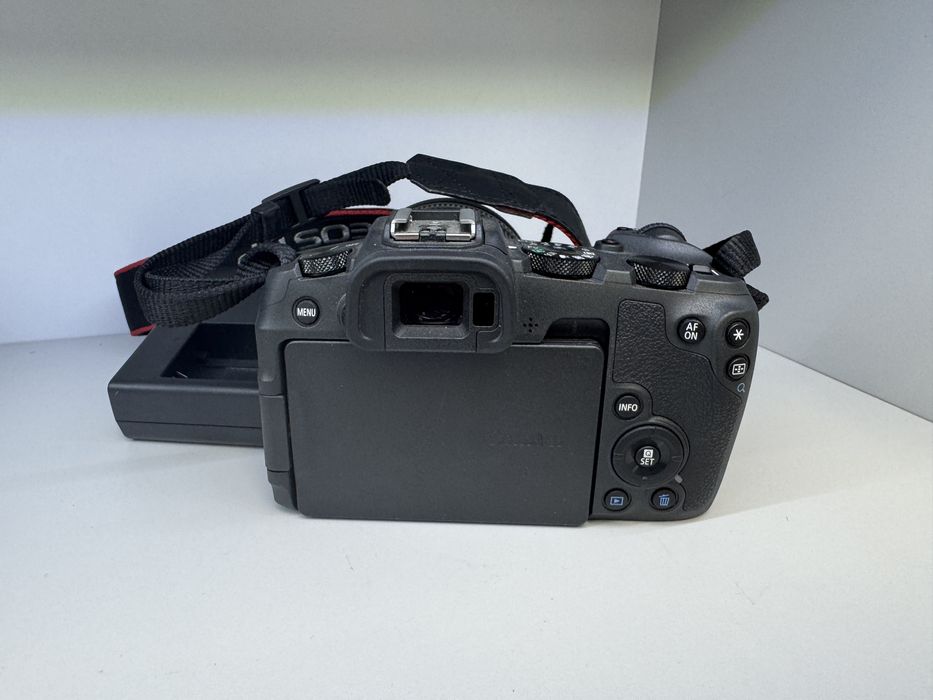 Aparat Foto canon Eos RP, Obiectiv 24-105