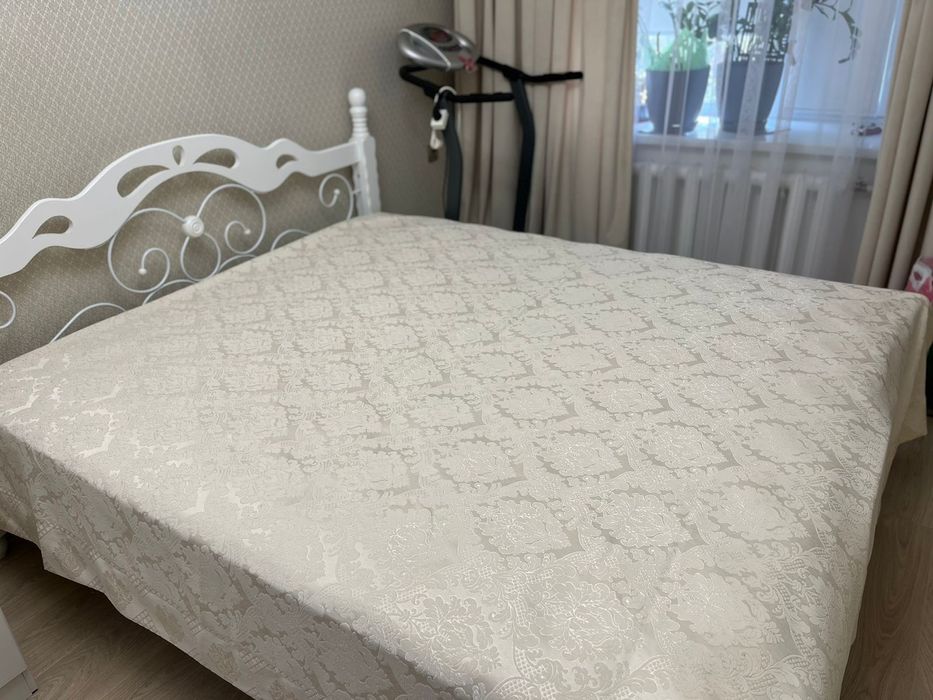 Стильная двуспальная кровать