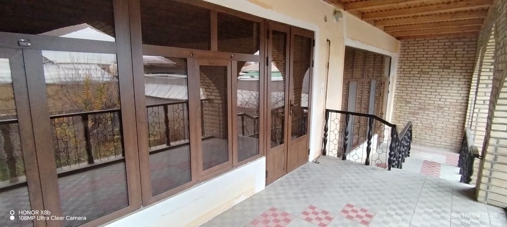 Уй отилади, икки кават, хамма шароитлари бор, газ свет, сув, канализац