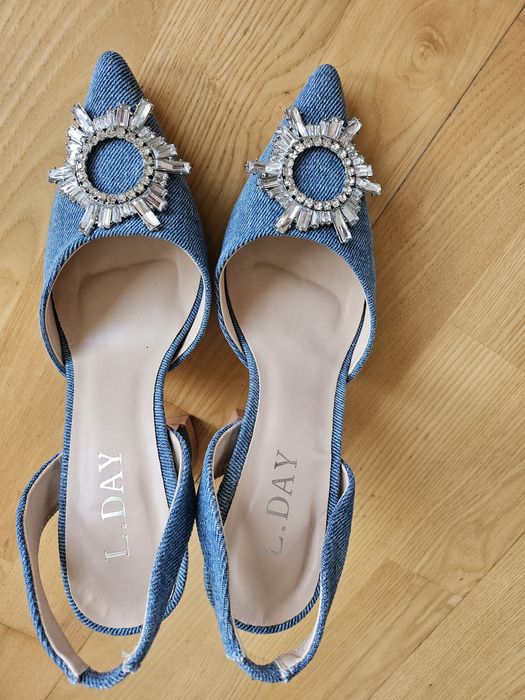 Sandale denim cu ornament din strassuri