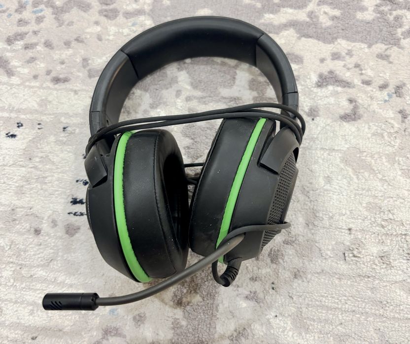 Продам игровые наушники Razer