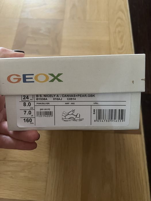 Продам сандали 2 пары для девочки Geox