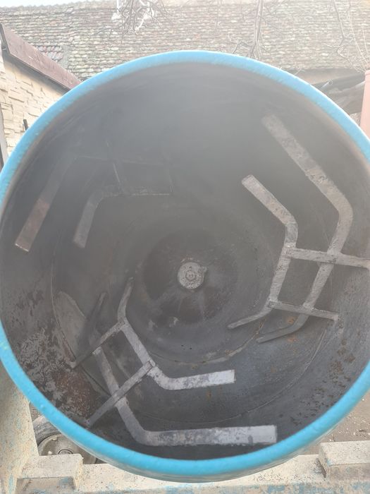 Betonieră mare silentioasa profesională Polieri-300 L+vibrator beton.