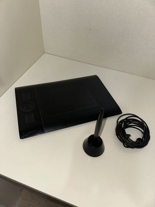 Wacom Intuos4 PTK-440 Professional Grafik Planshet (Artist Tablet)