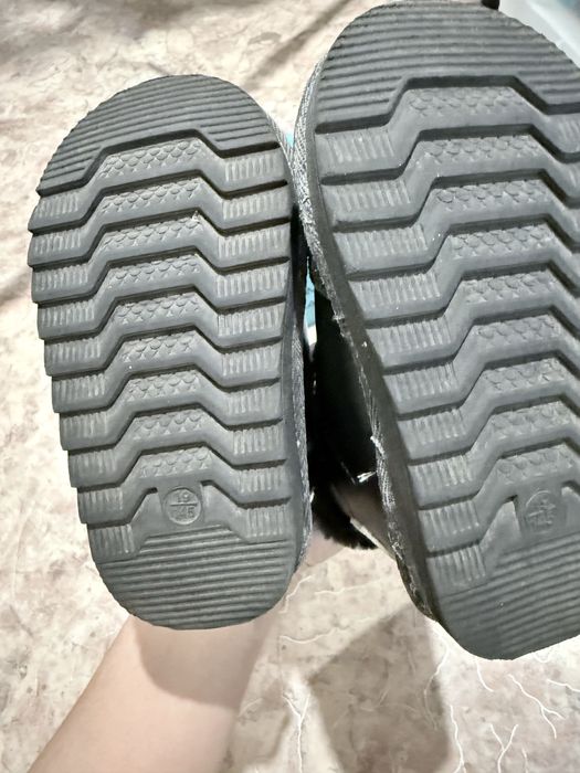 Продам зимние ботиночки