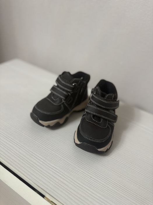 Продам детскую обувь