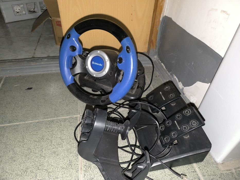 Игровой руль с педалью