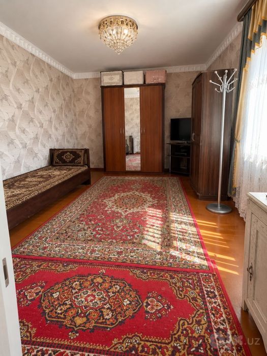 Urganch Sputnikda 5 xonali 2 qavatli hovli uy zudlik bilan sotiladi
