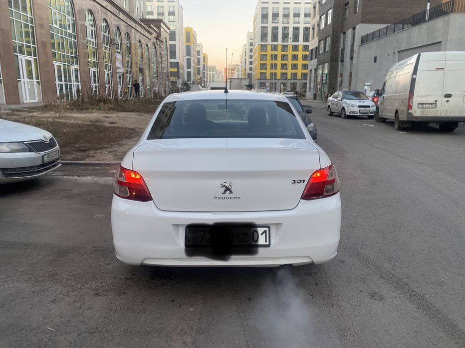 Пежо 301 год 2013  1,6 об