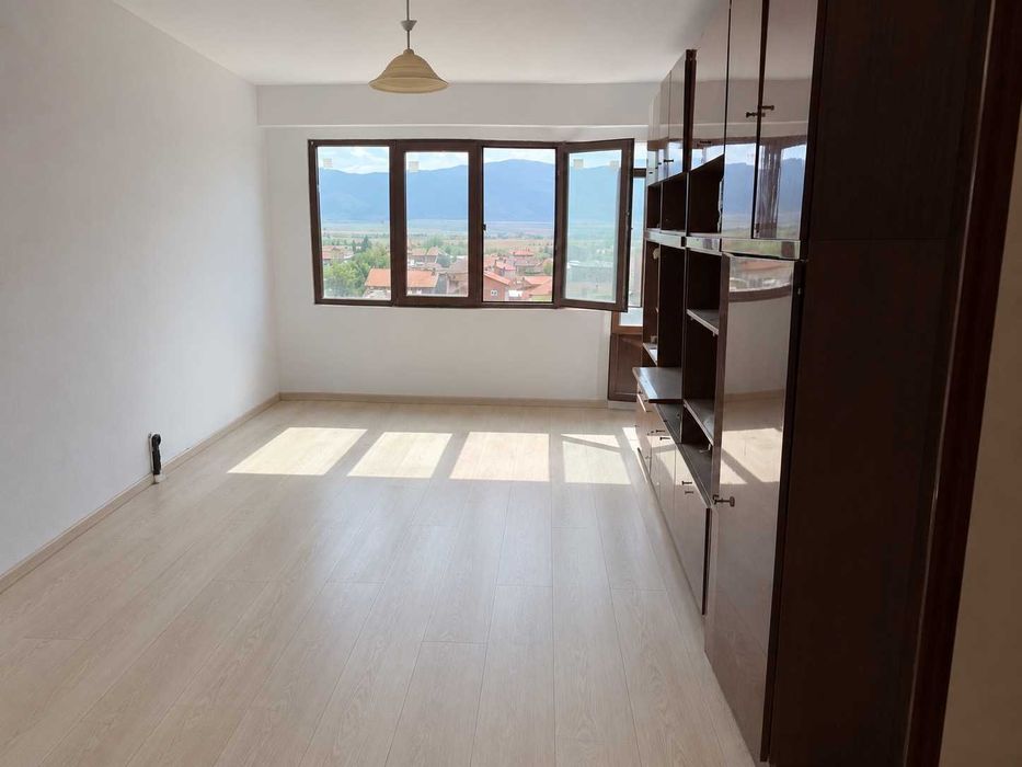 Продава се тристаен апартамент в Ихтиман - 90 кв.м. след основен ремонт . от собственик