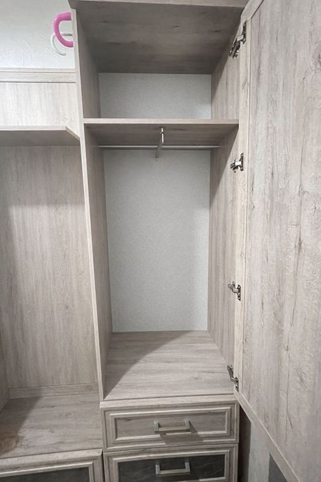 Продаётся шкаф в прихожую