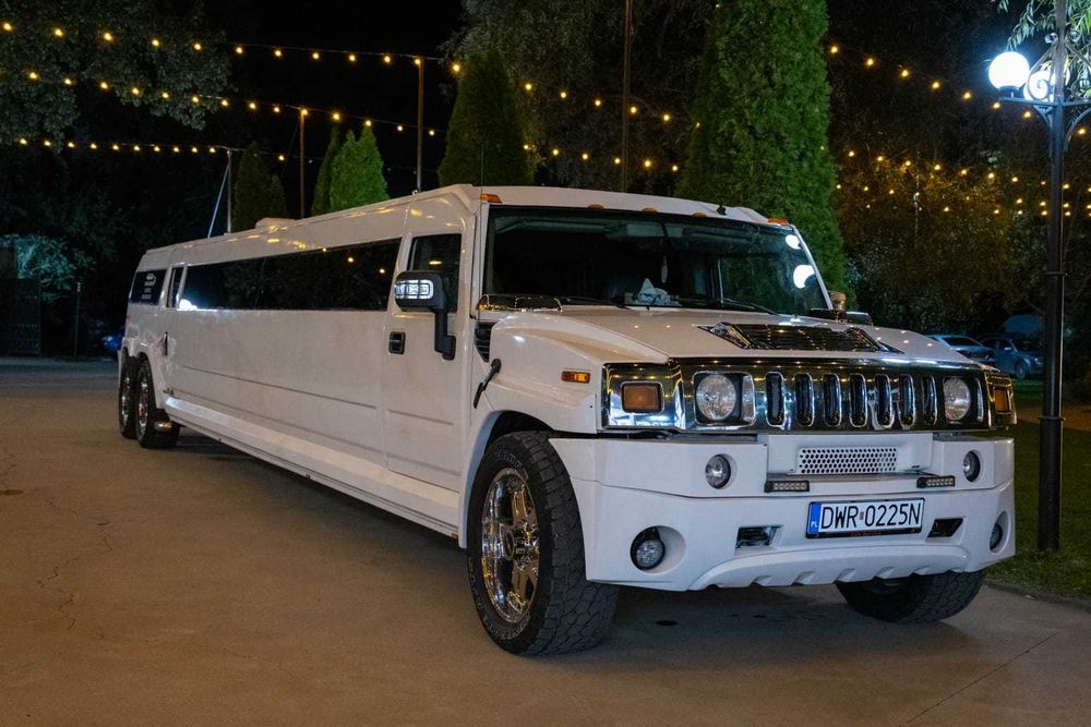 Limuzina de inchiriat Hummer H2 Inchiriez Limuzina Hummer H2