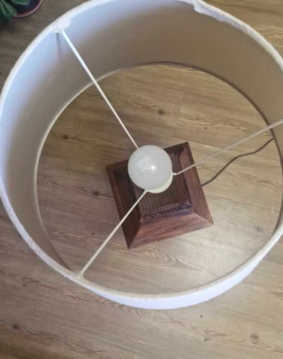 Продава се ретро настолна лампа