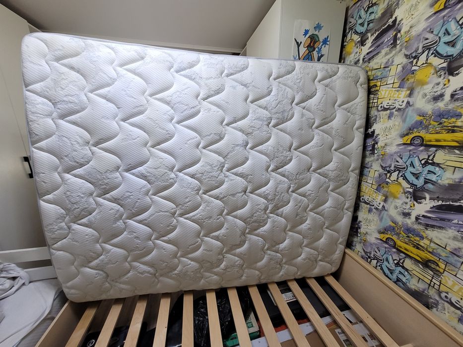 Продам кровать и матрас 160