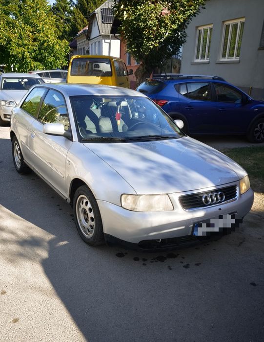 Audi  A3   1.6 benzina