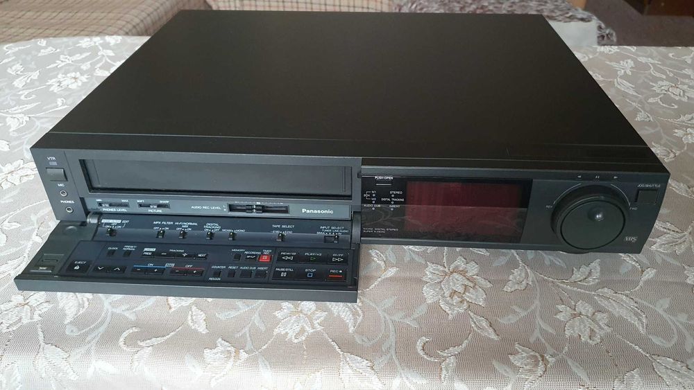 Видеокасетофон VHS Panasonic NV-F70B