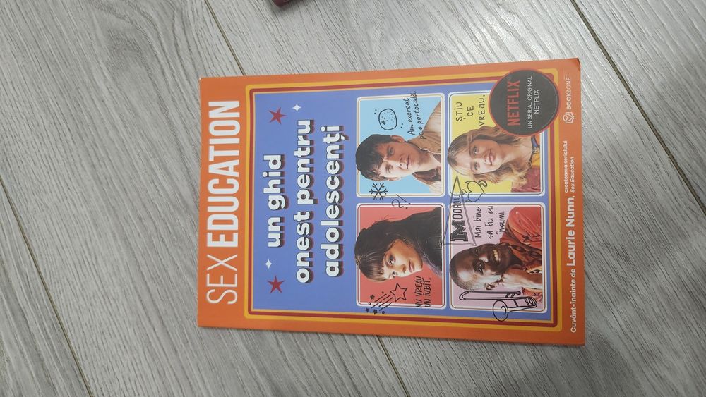 Pachet de doua carti " Sex Education" 
- Un ghid onest pentru adolesce