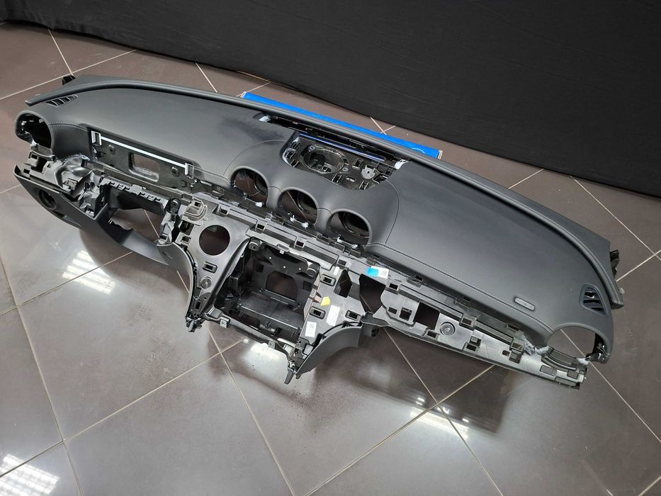 Ново Кожено Табло с Сив шев Mercedes W206 AMG