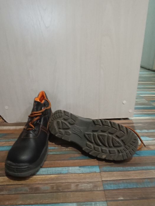 Продам срецобувь, р-р 40-41