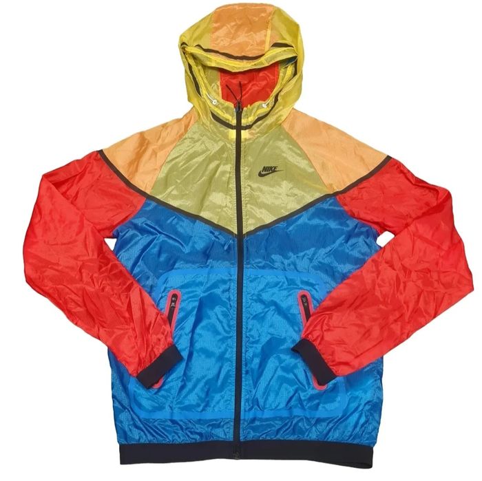 Nike Tech Hyperfuse Windrunner 

Чисто нова с етикети. 

Размер S

Цен