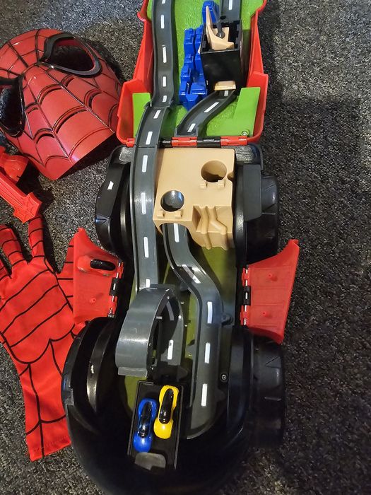 Колата на spider man + ръкавицата и спрея