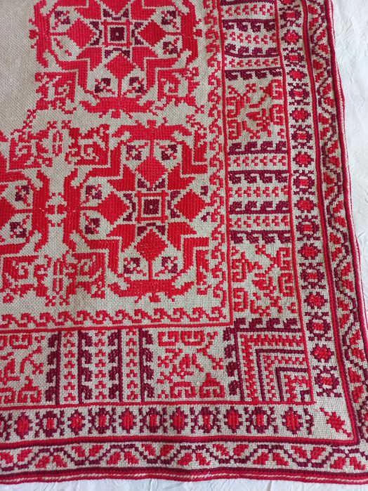 Уникално голямо каре с българска ръчна бродерия