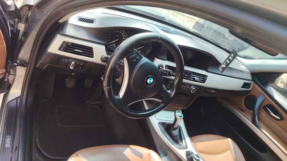 Vând BMW E90 2011 impecabil 177 CP